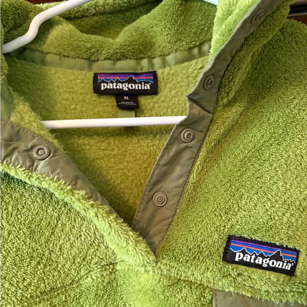 Patagonia Women's Re-Tool Half-Snap Green Fleece Pullover - Picture 4 of 5
